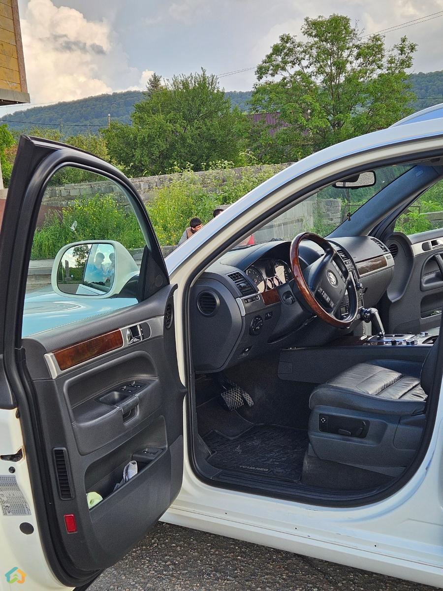 Volkswagen Touareg - image 9