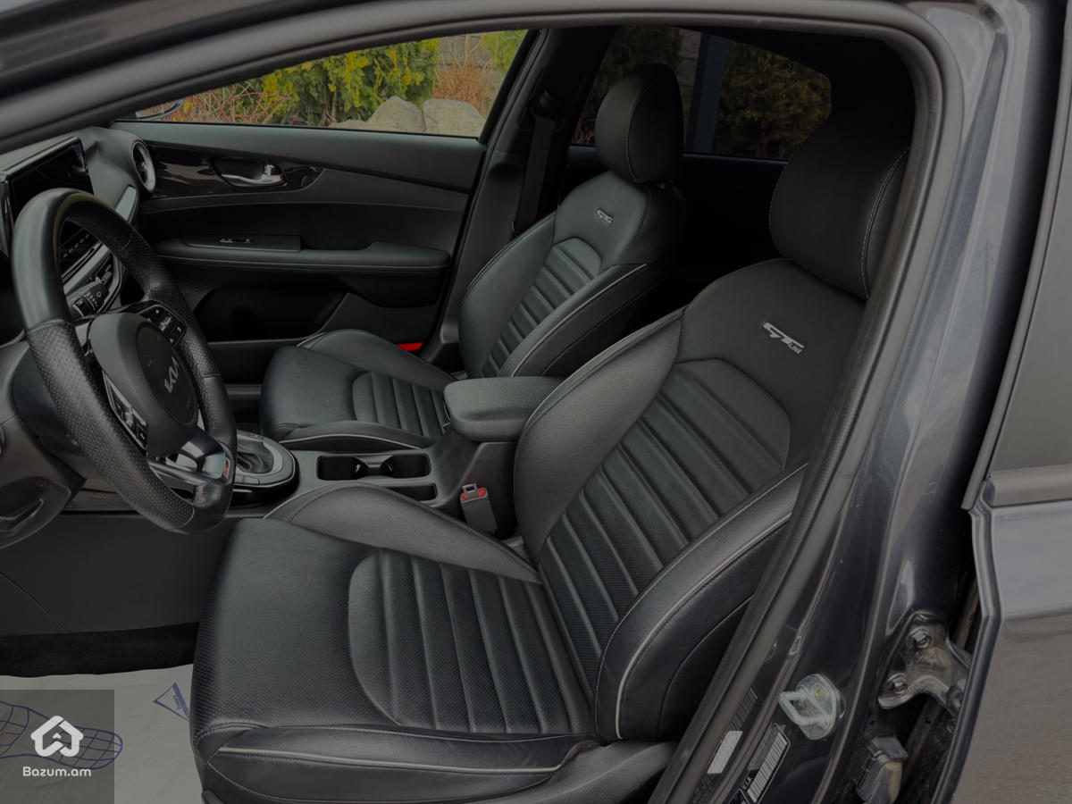 Kia Forte GT-Line Premium - image 8