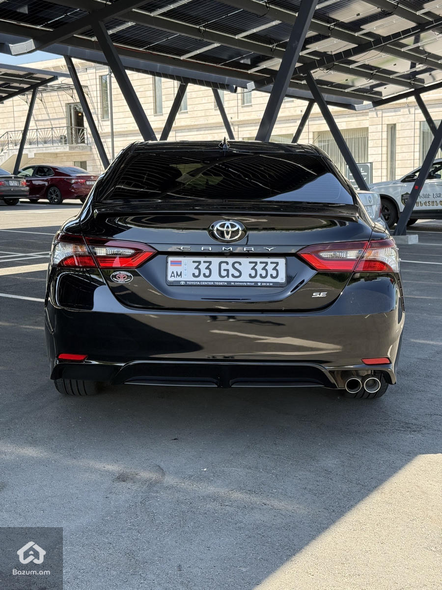 Toyota Camry - image 6