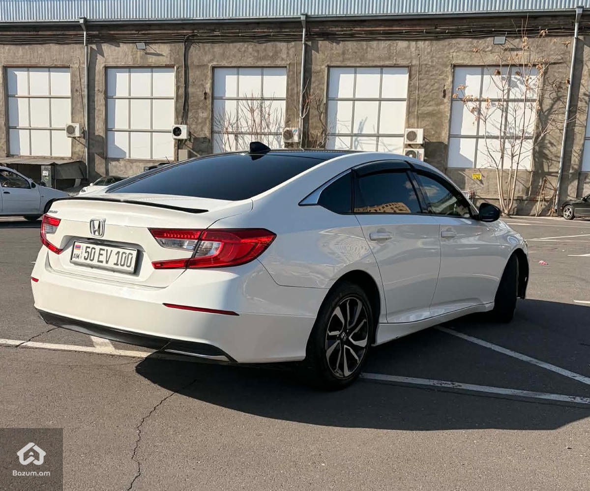 Honda Accord - image 2