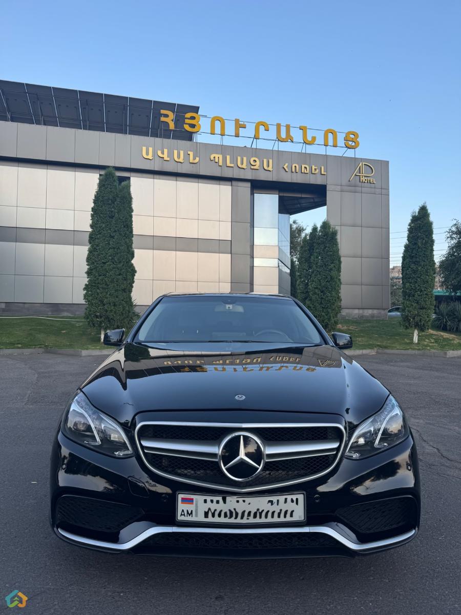 Mercedes-Benz E200 - image 1