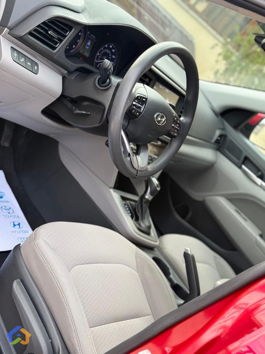 Hyundai Elantra Sel - image 8