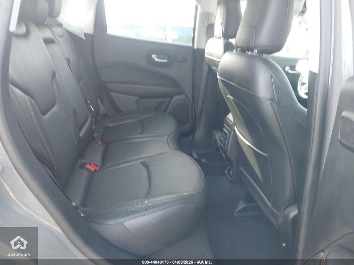 Jeep Compass Limited 4x4 - image 10