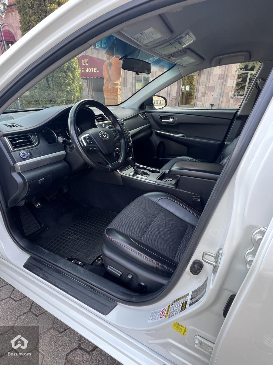 Toyota Camry - image 7