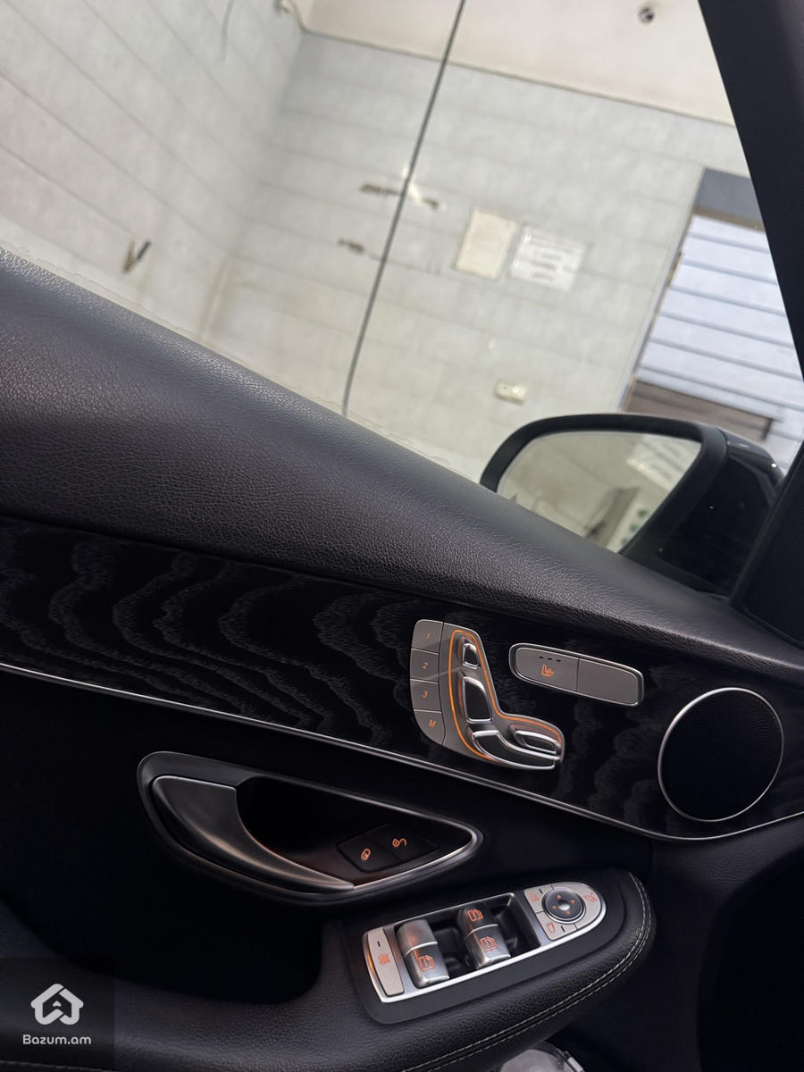 Mercedes Benz - image 6