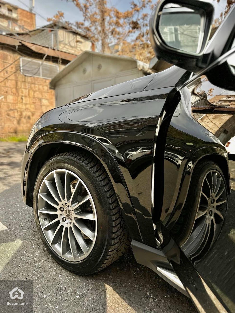 Mercedes Benz - image 5