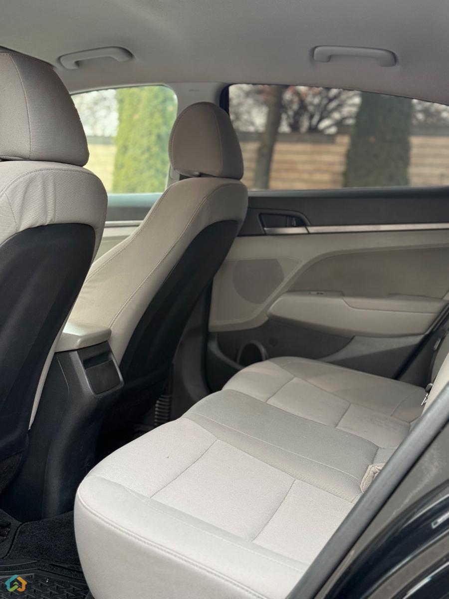 Hyundai Elantra - image 8