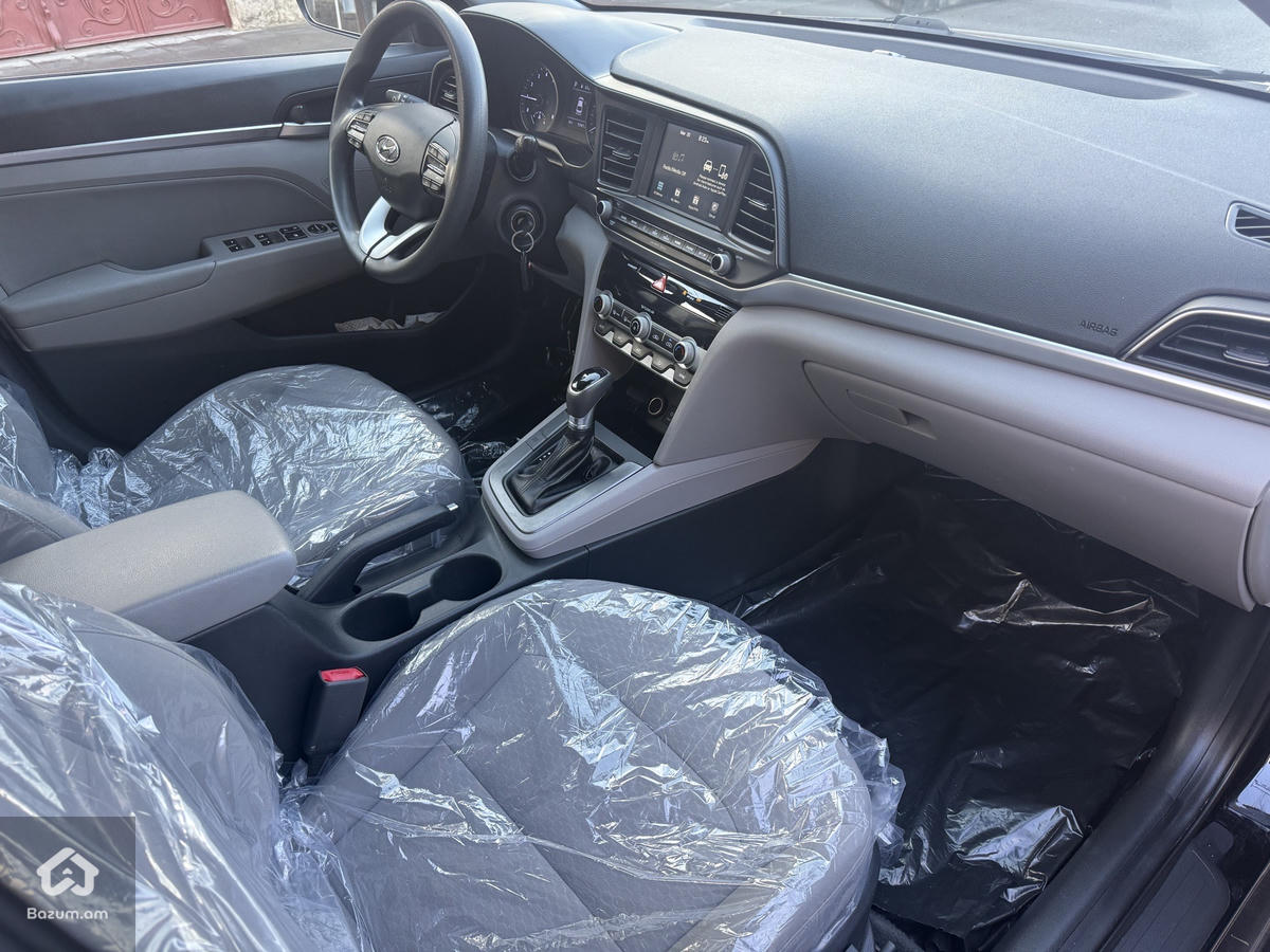 Hyundai Elantra - image 22