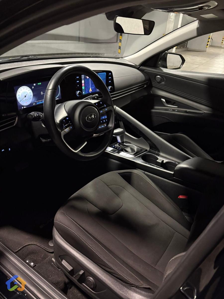 Hyundai Elantra Black Edition Sel + - image 6