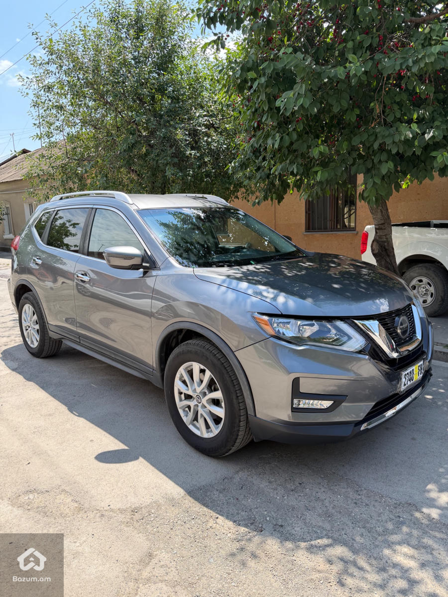 Nissan Rogue SV AWD - image 3