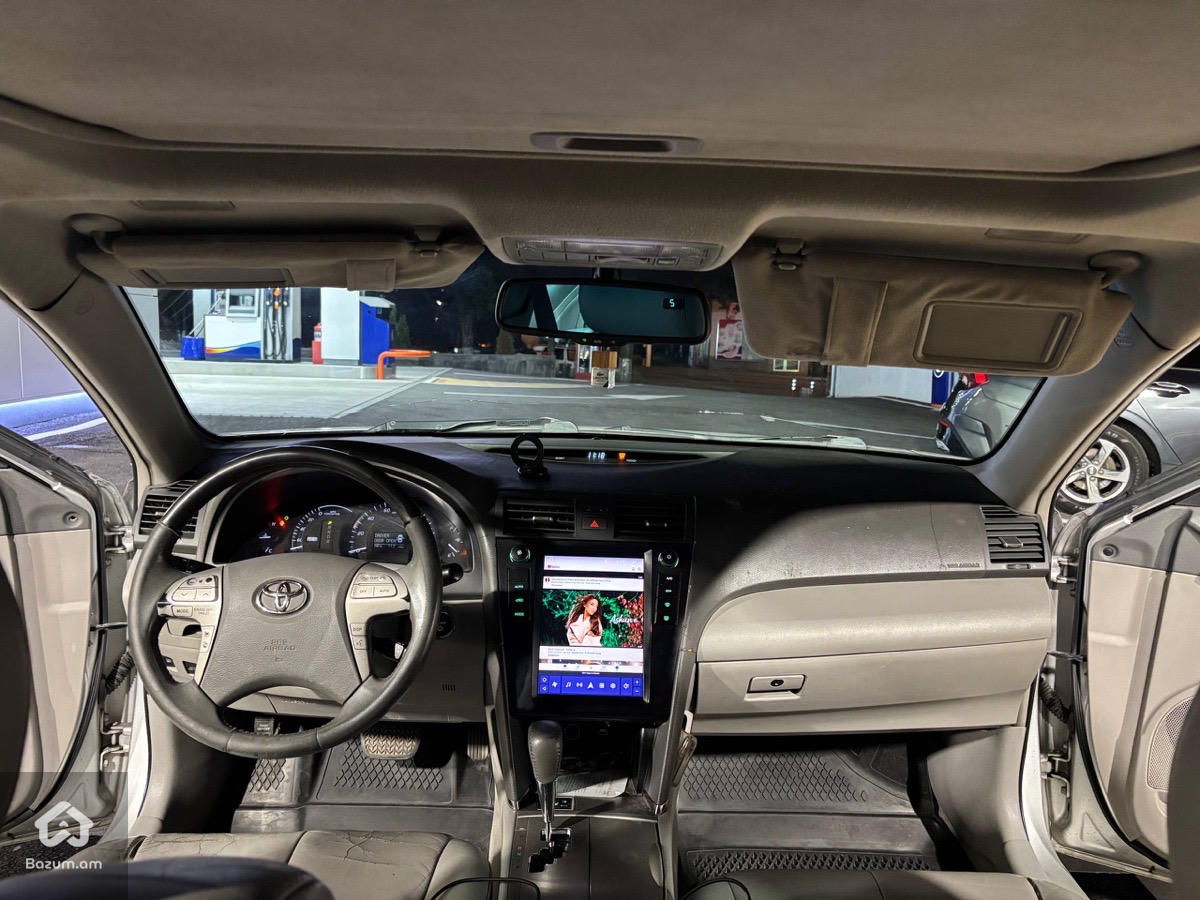 Toyota camry - image 6