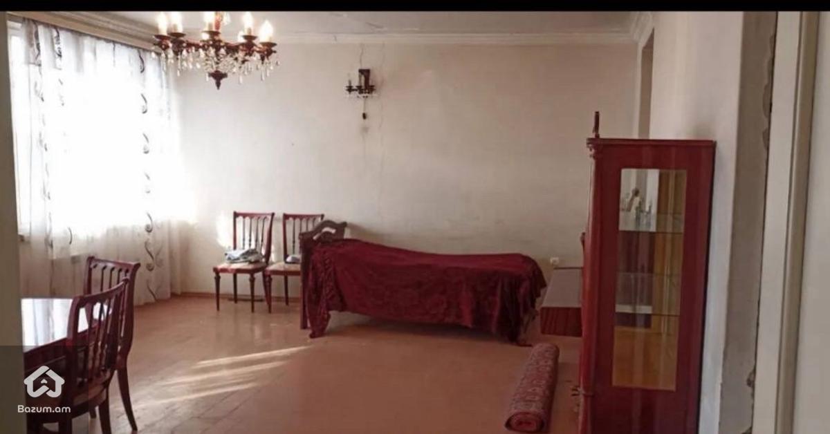 Երկու հարկանի քարե տուն Գրիգոր Զոհրապի փողոցում  - image 9