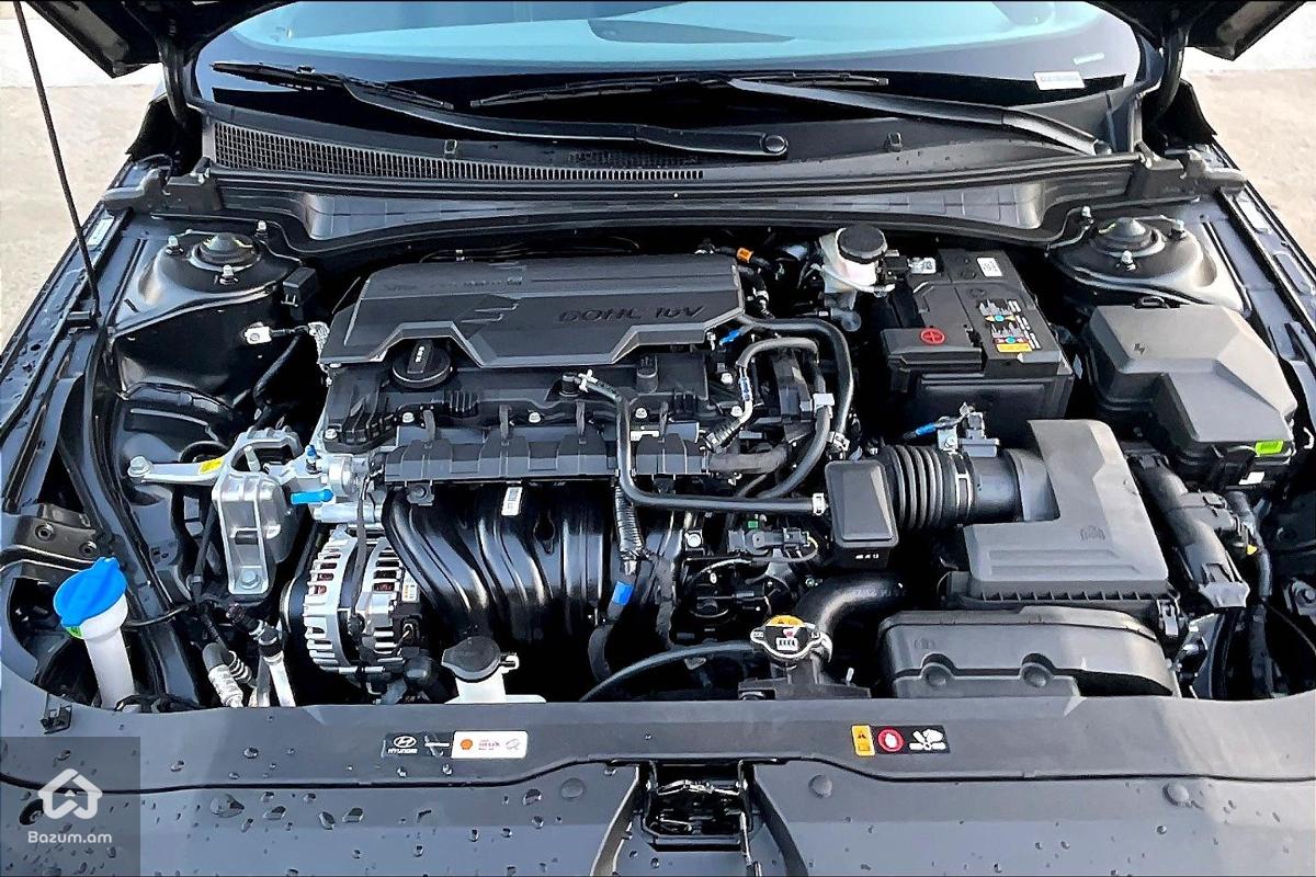 Hyundai Elantra - image 12