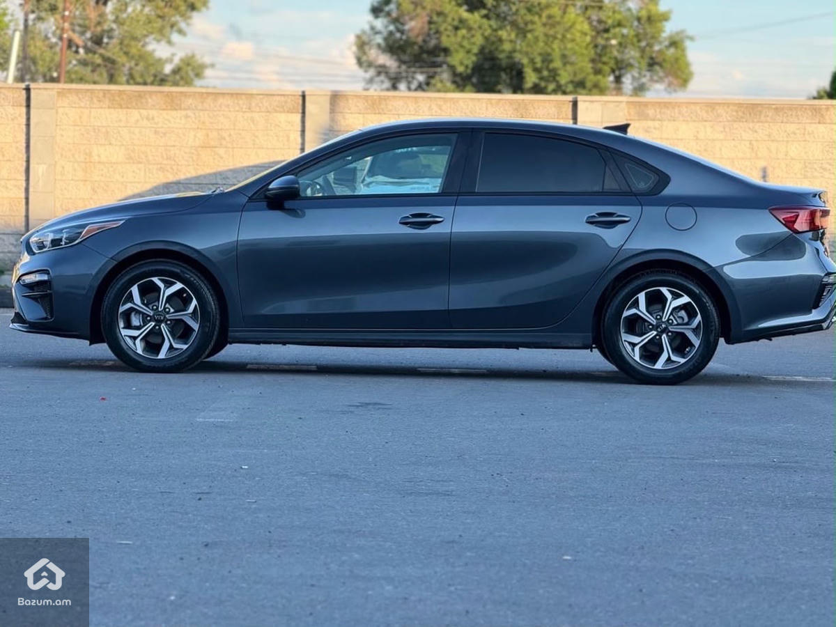 Kia Forte - image 7