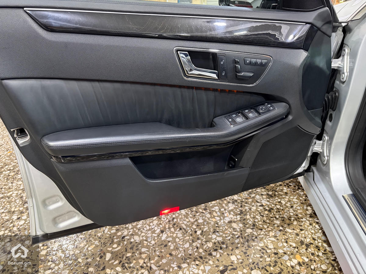 Mercedes Benz E 350 4matic - image 9