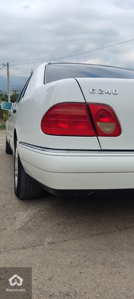 Mercedes-Benz E-Class W210 - image 14