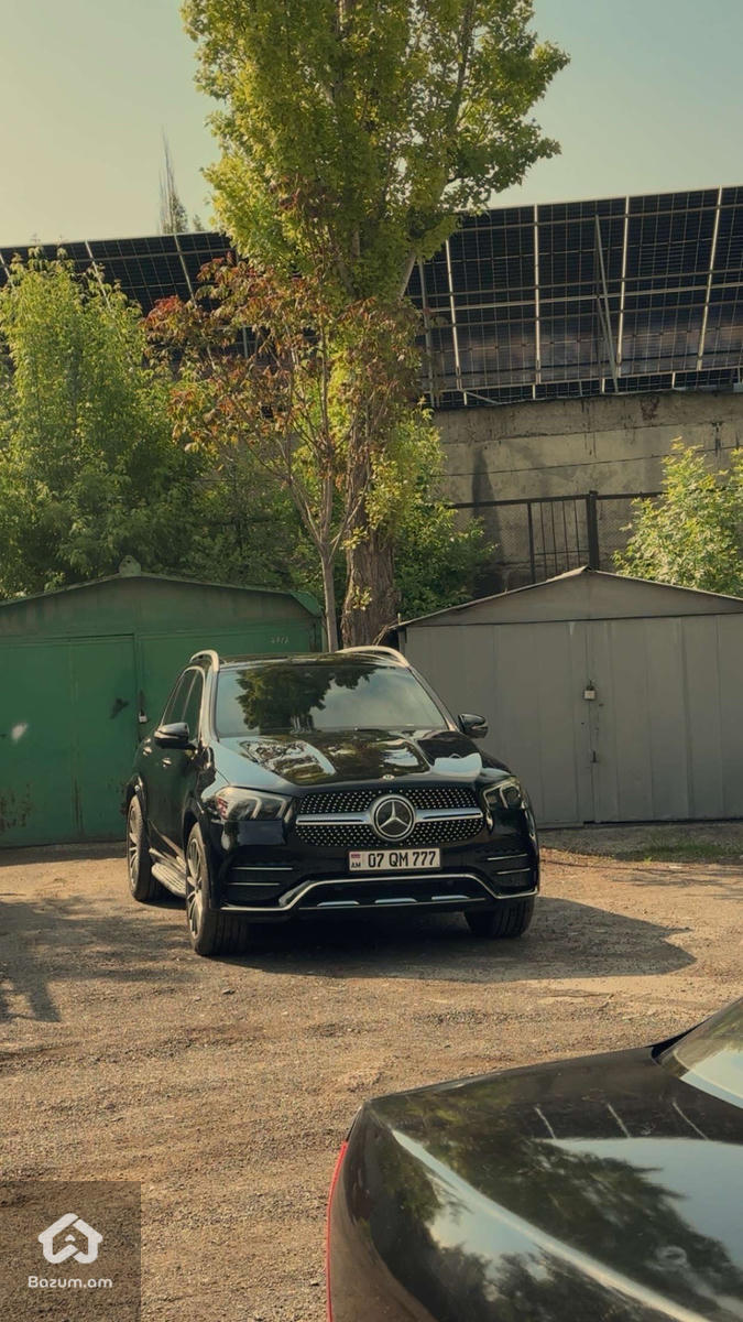Mercedes Benz - image 12
