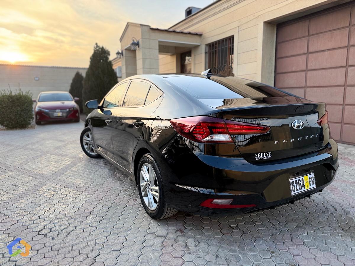 Hyundai Elantra Sel - image 3