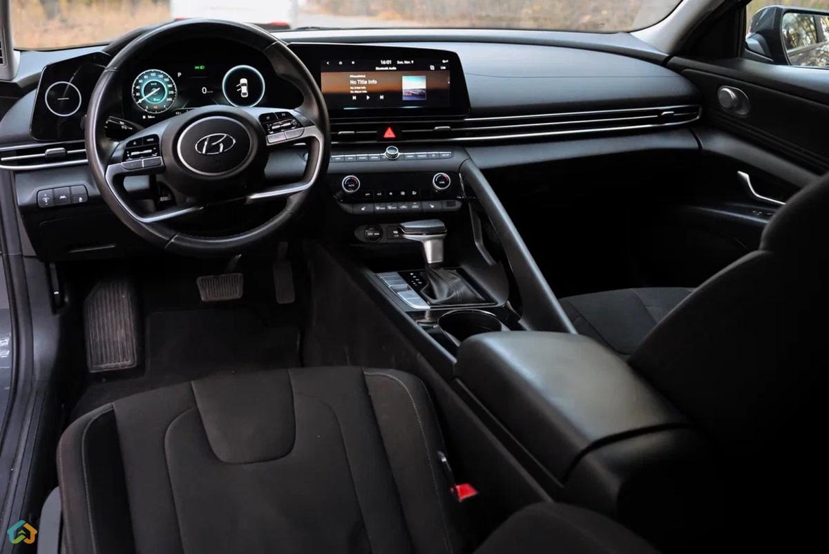 Hyundai Elantra SEL PLUS 2023/04 - image 11