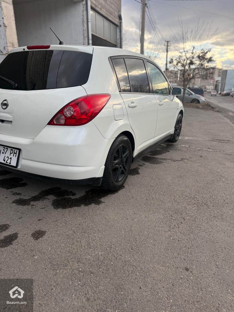 Nissan Tiida - image 7