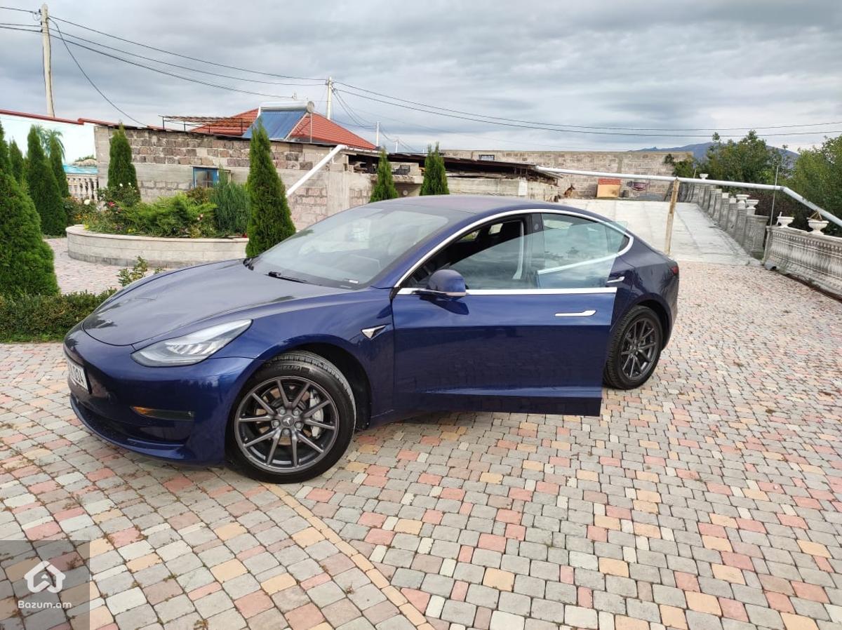 Tesla Model 3 - image 2