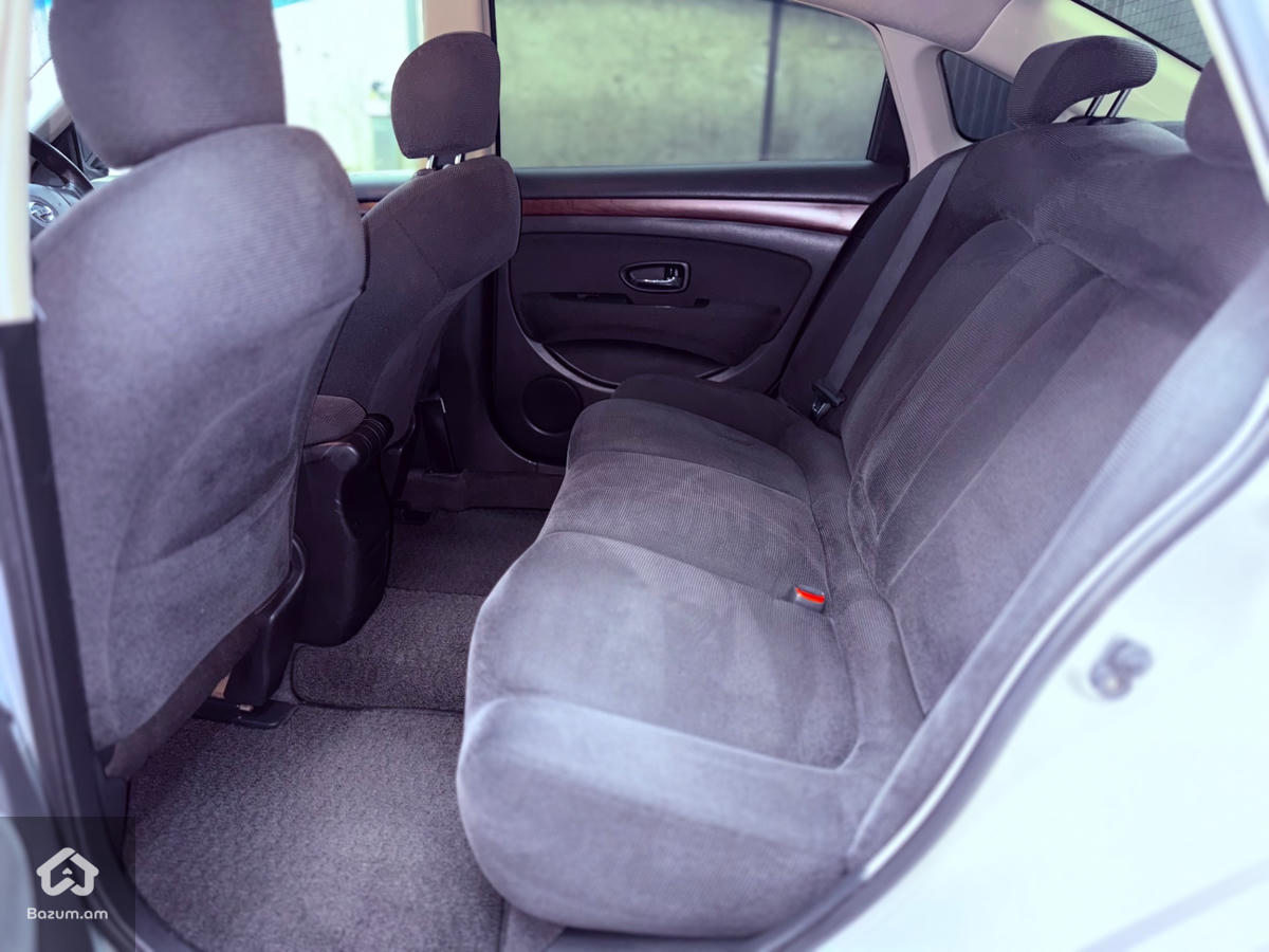 Nissan Bluebird  - image 12