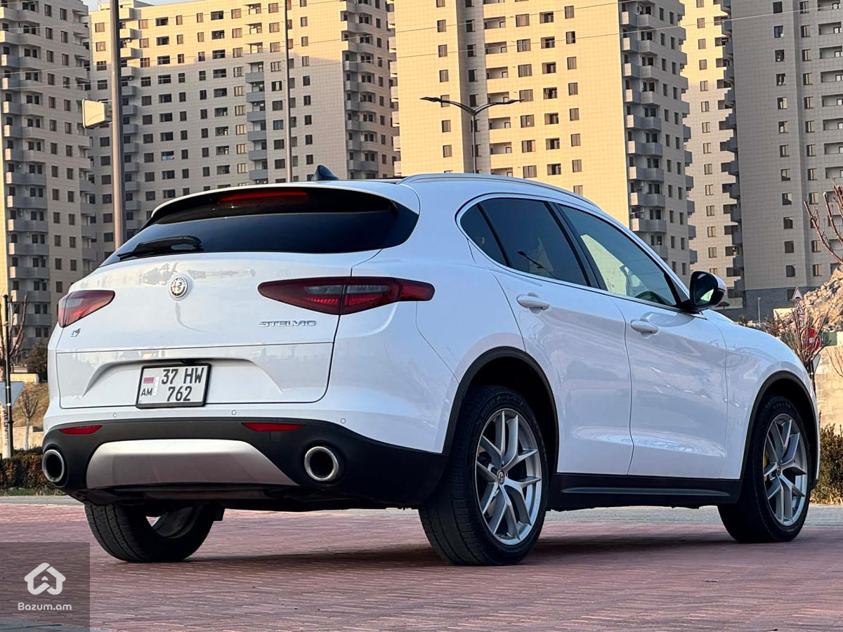 Alfa Romeo Stelvio - image 4