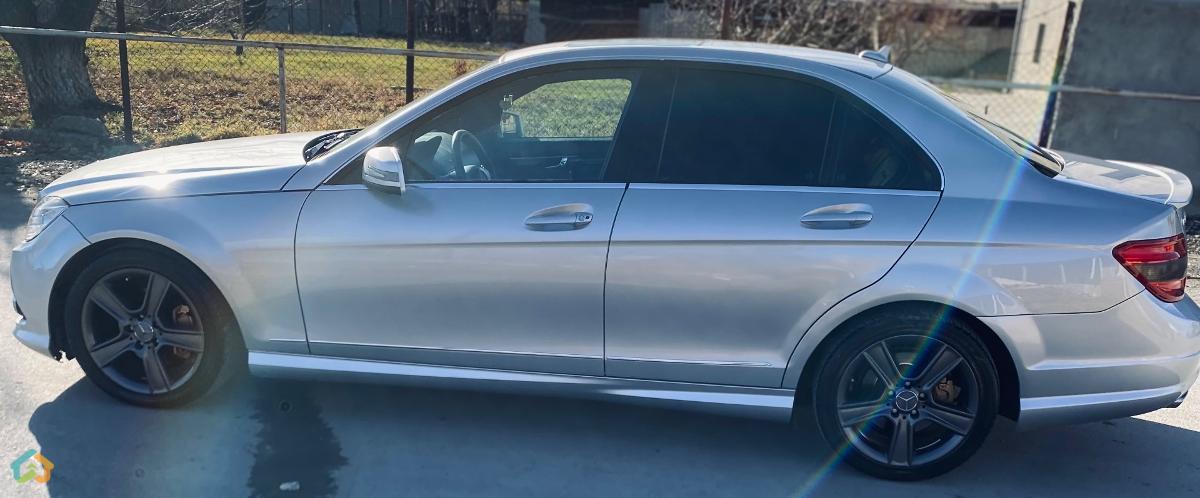 Mercedes Benz C300 - image 4