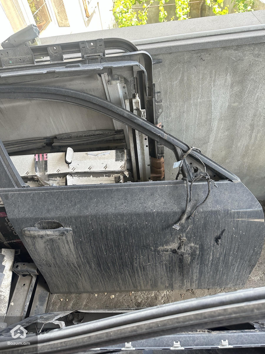 BMW E60 դիմացի դռներ սեվ հատիկով - image 2