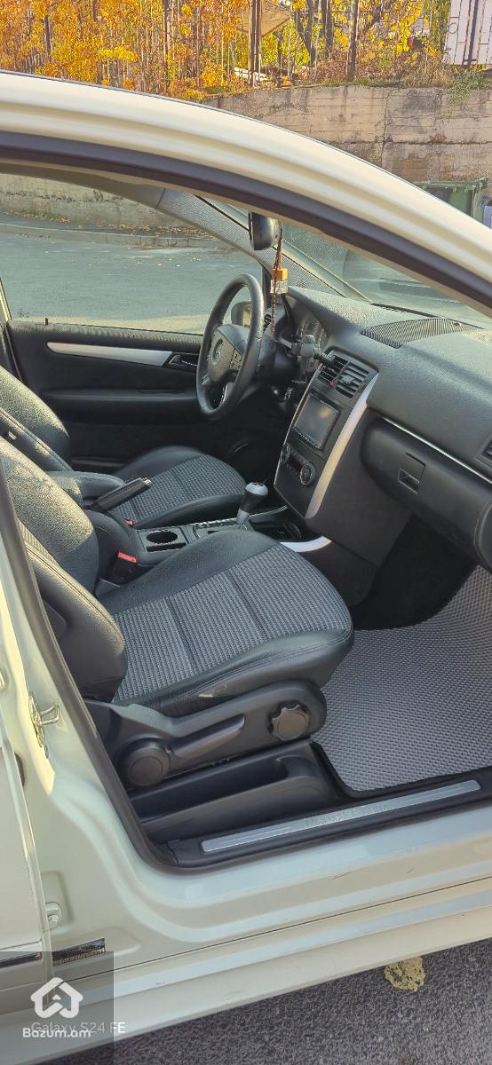 Mercedes-benz B200 - image 6