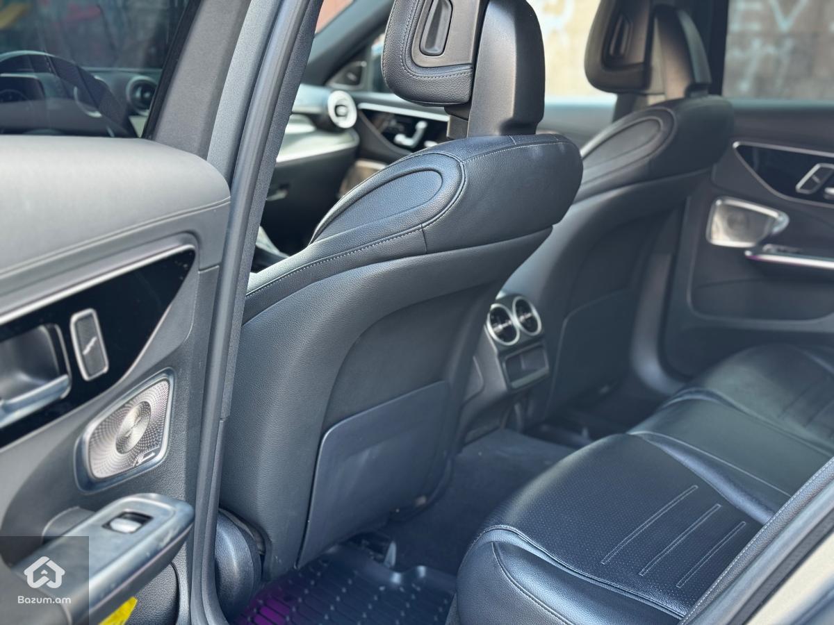 Mercedes-Benz c300 AMG Line - image 5