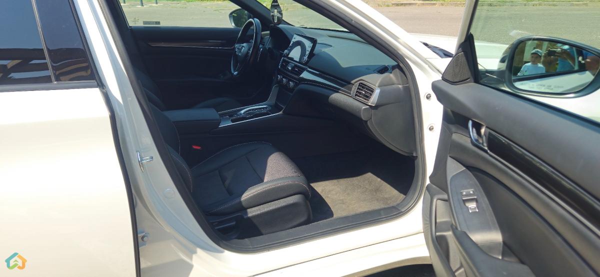 Honda Accord Hybrid Sport - image 11