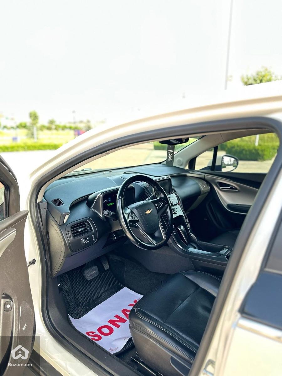 Chevrolet Volt Premier - image 9