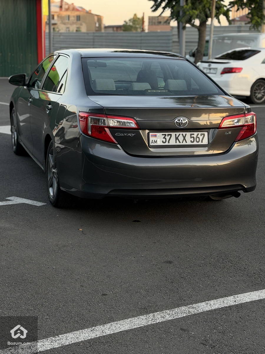 Toyota Camry - image 4