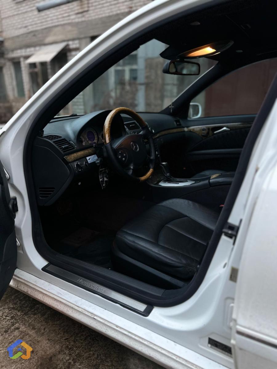 Mercedes Benz - image 14