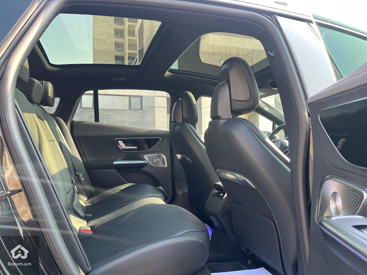 Mercedes Benz EQE - image 8