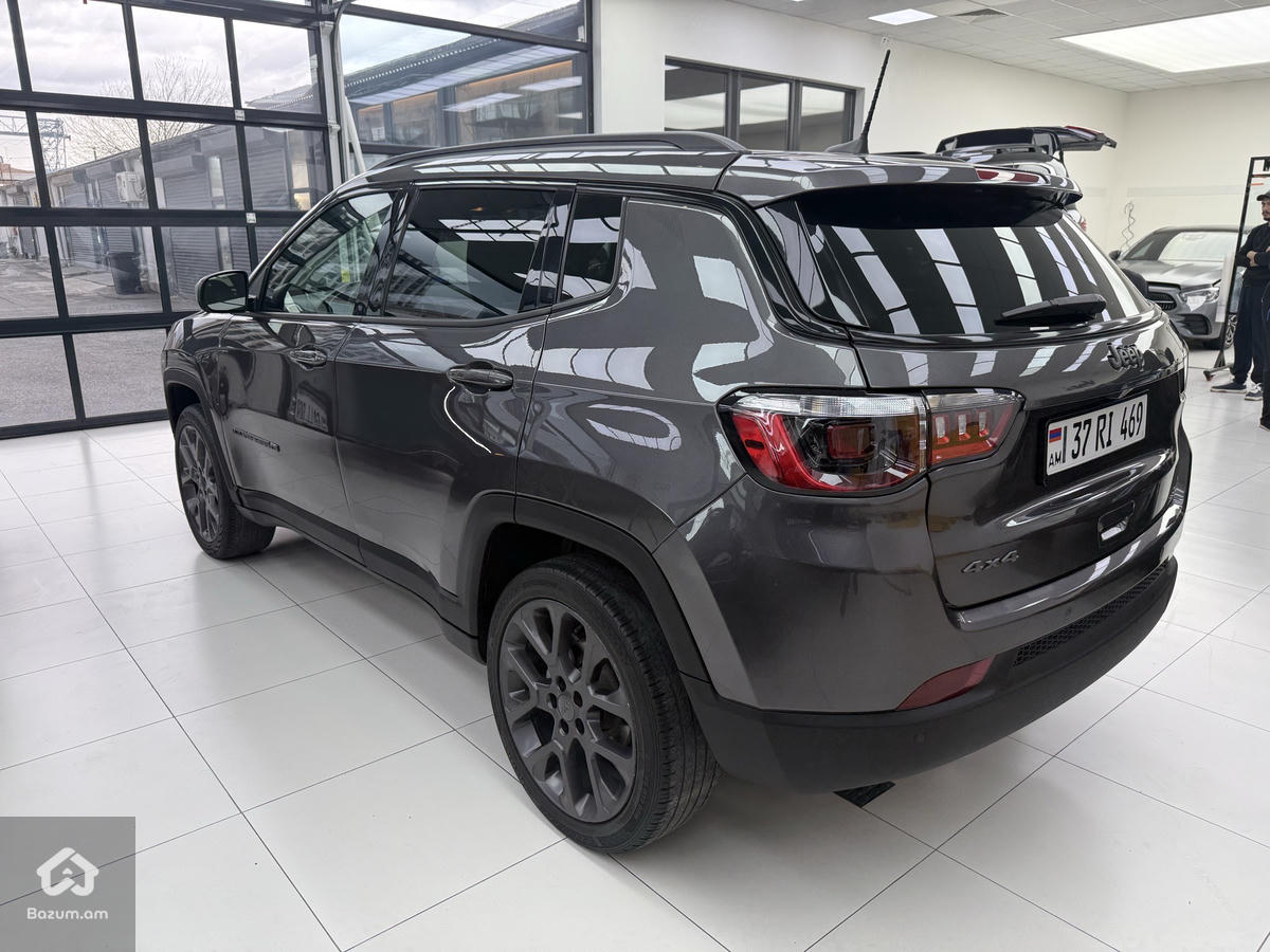 Jeep Compass 80 TH Anniversary 4x4 - image 4