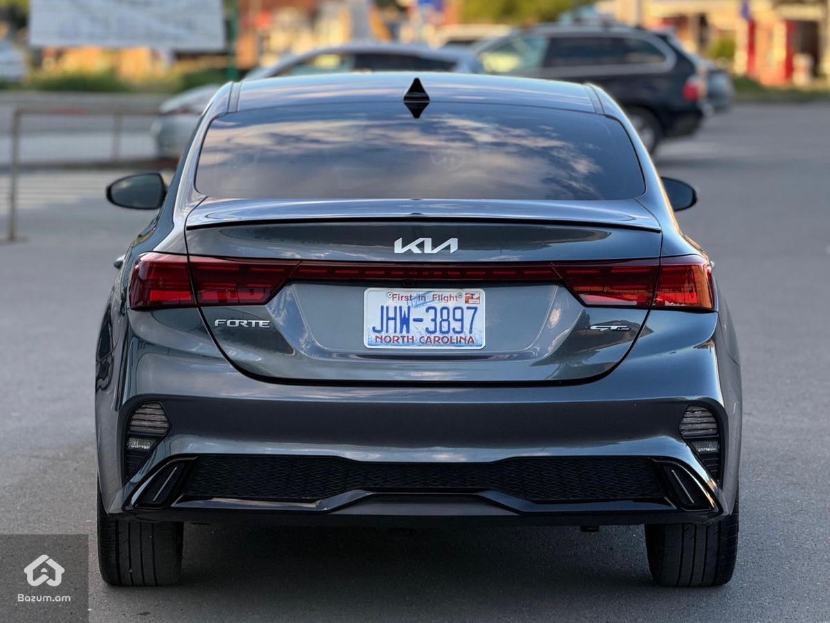 Kia Forte GT-LINE - image 7