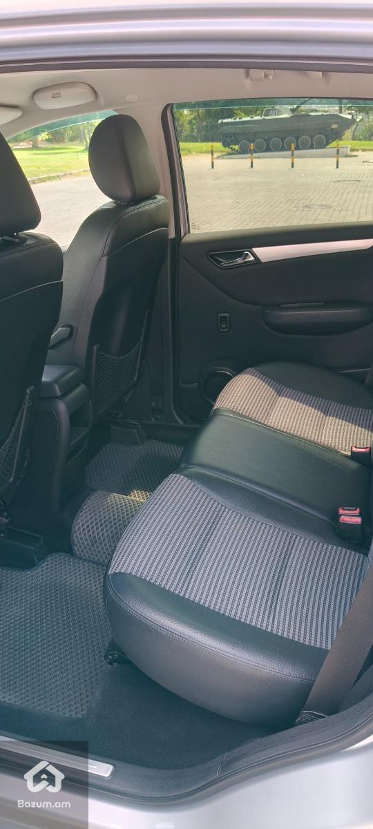 Mercedes-benz  - image 8