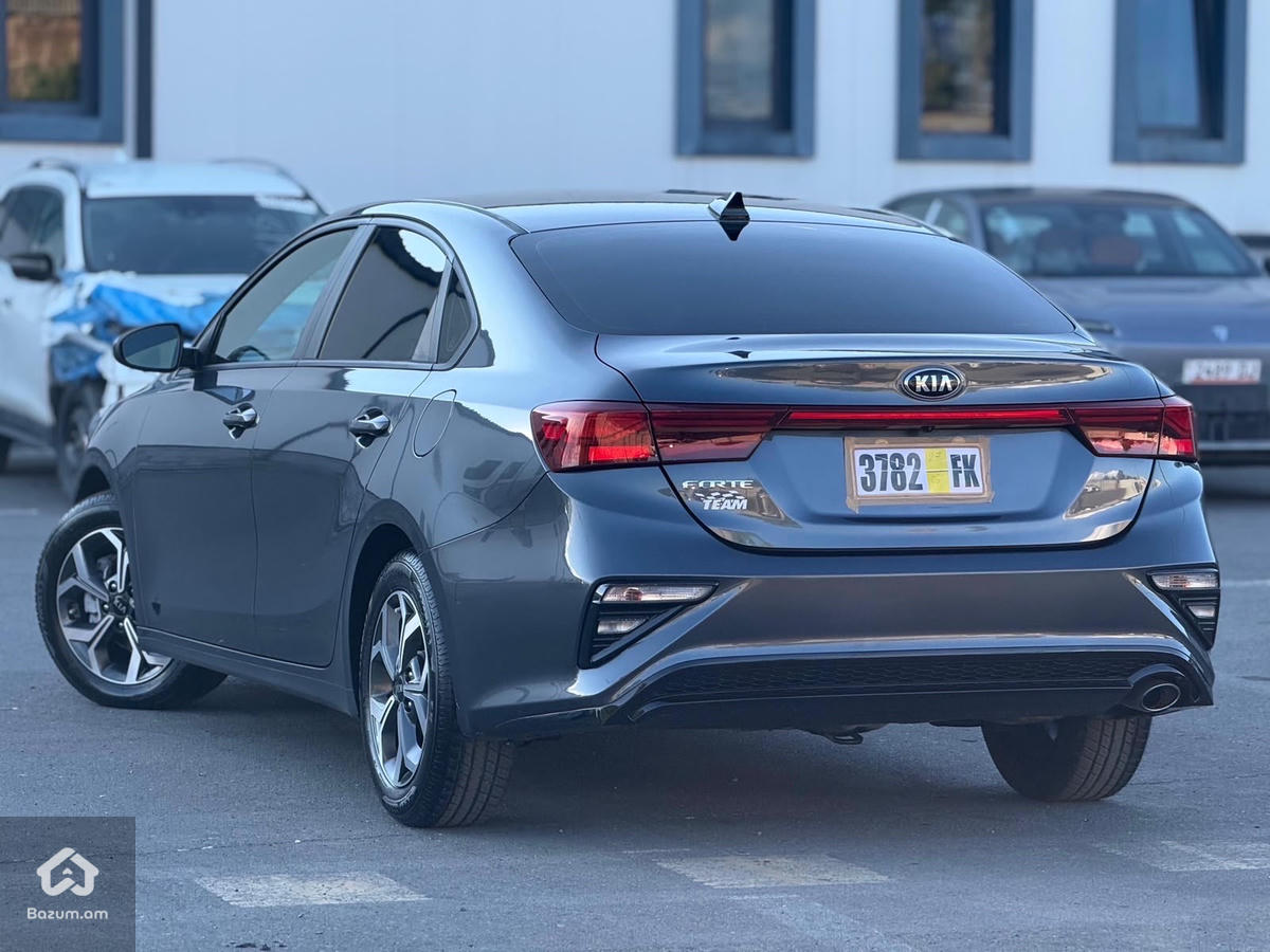 Kia Forte - image 22
