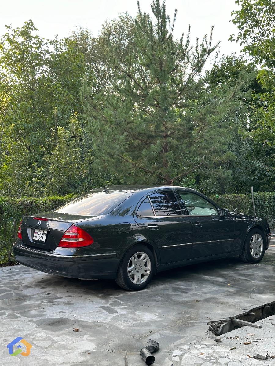 Mercedes Benz w211 e320 - image 7