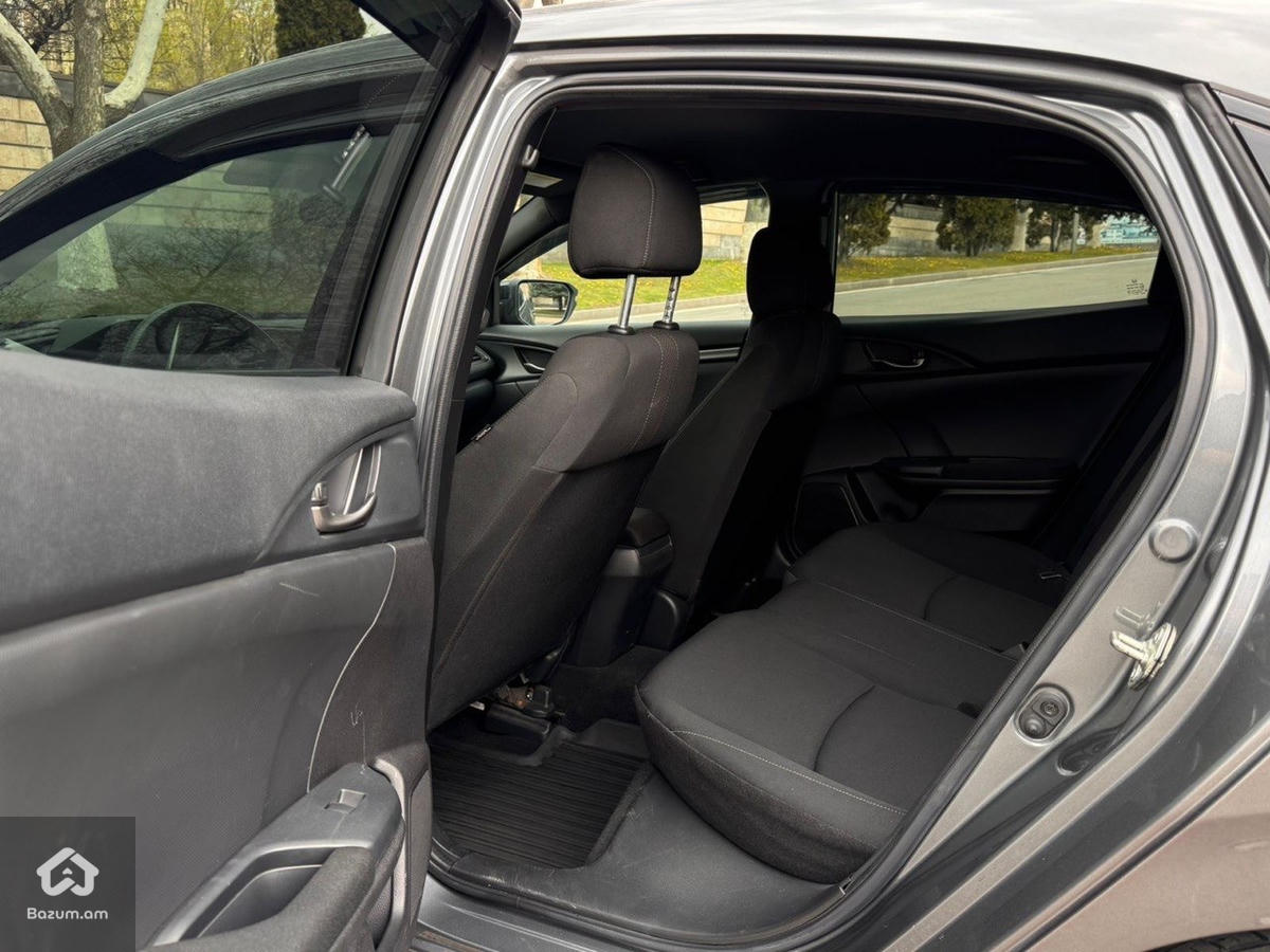 Honda civic 2018 - image 8