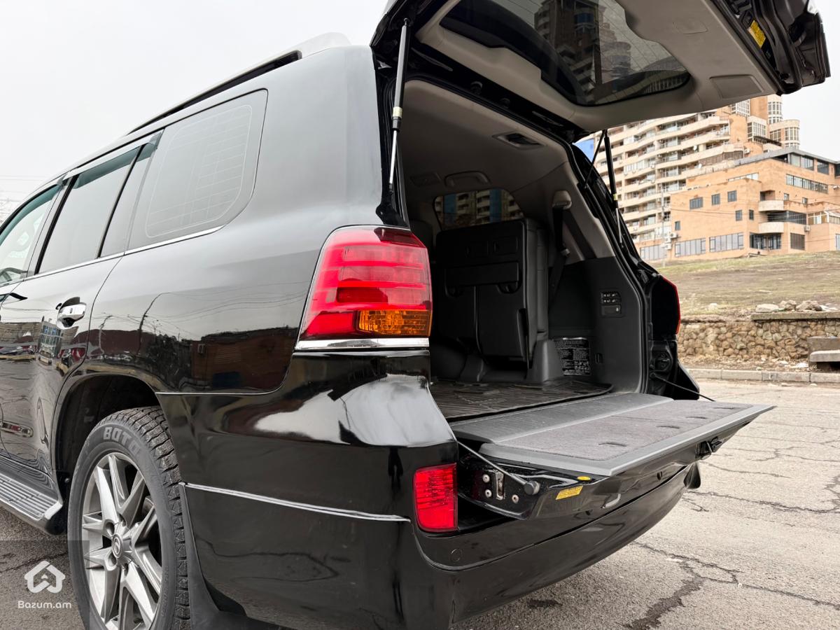 Lexus LX 570 - image 7