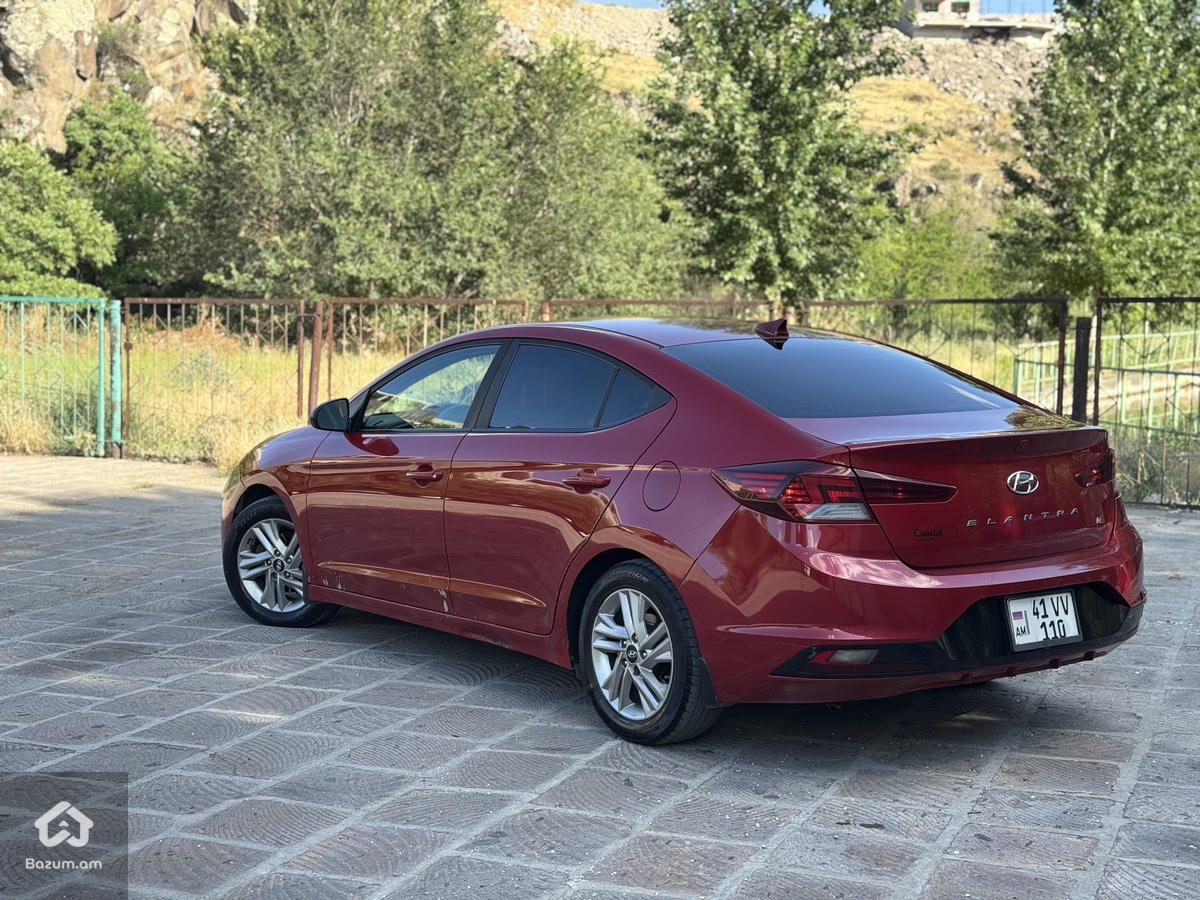 HYUNDAI ELANTRA - image 4