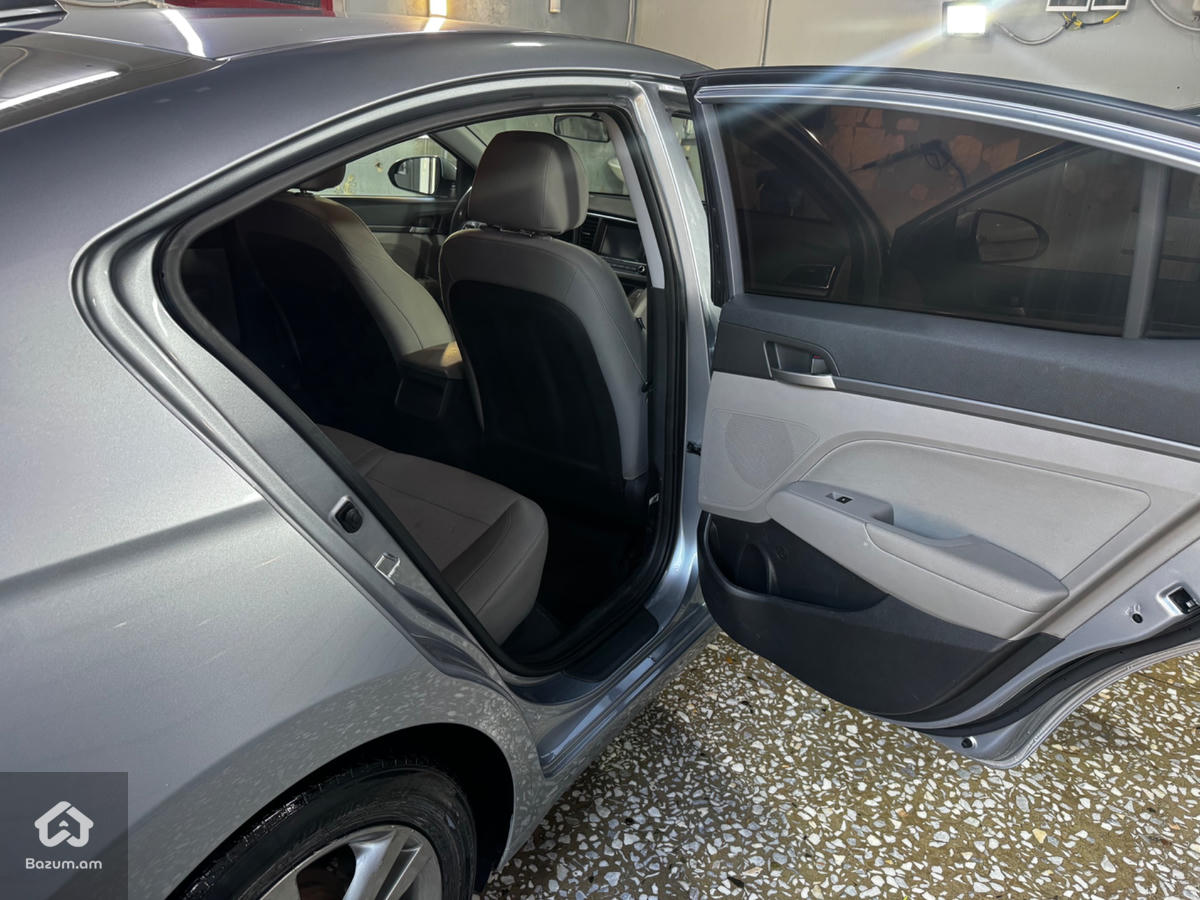 Hyundai Elantra - image 6