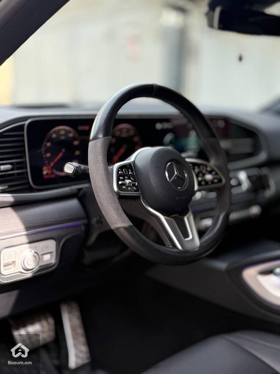 Mercedes Benz - image 17