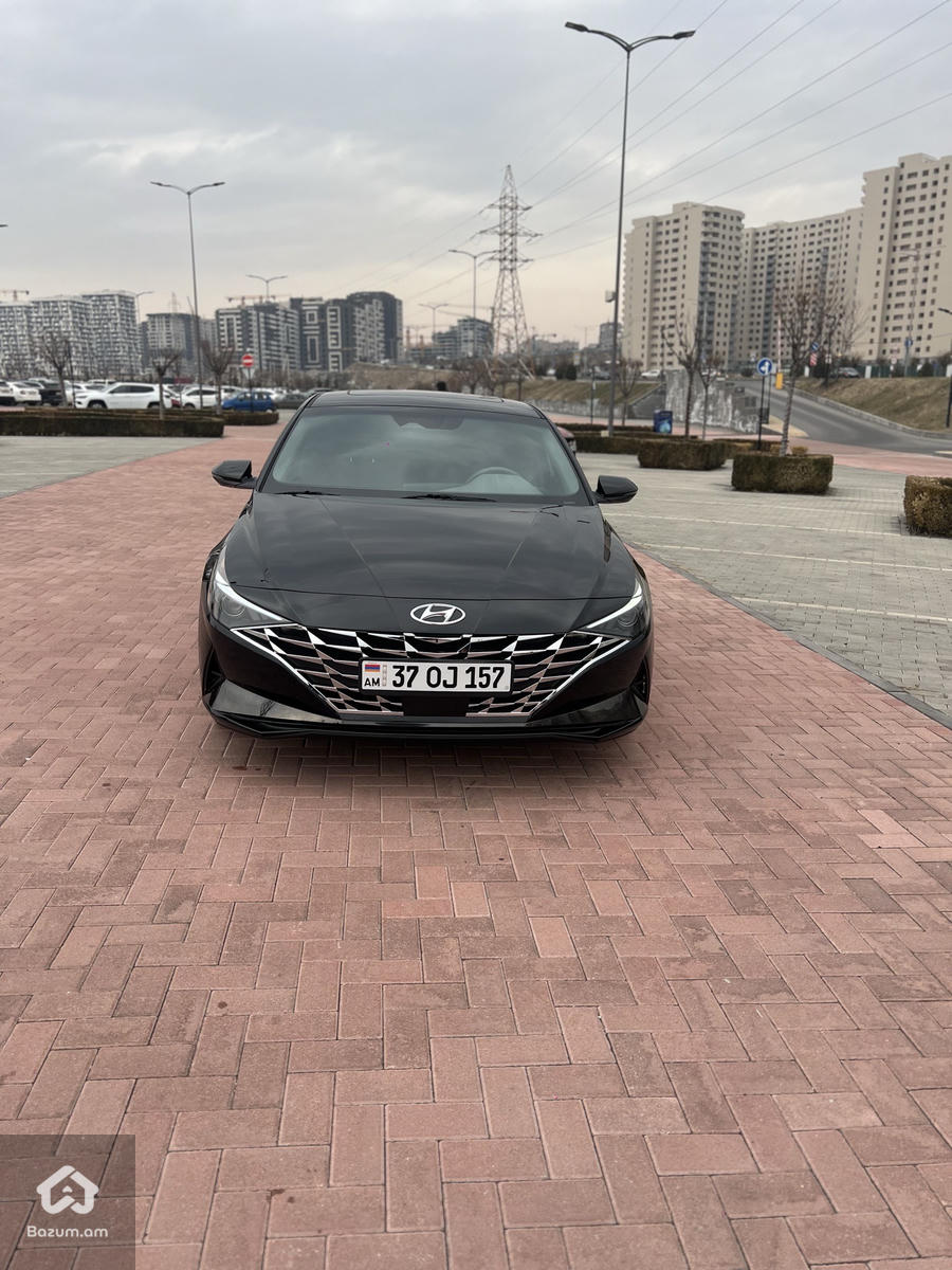 Hyundai Elantra Sel Plus - image 18