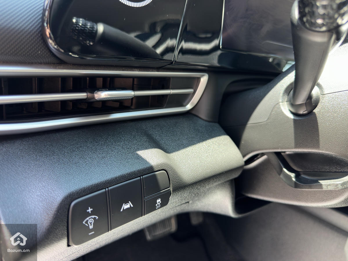 Elantra - image 21