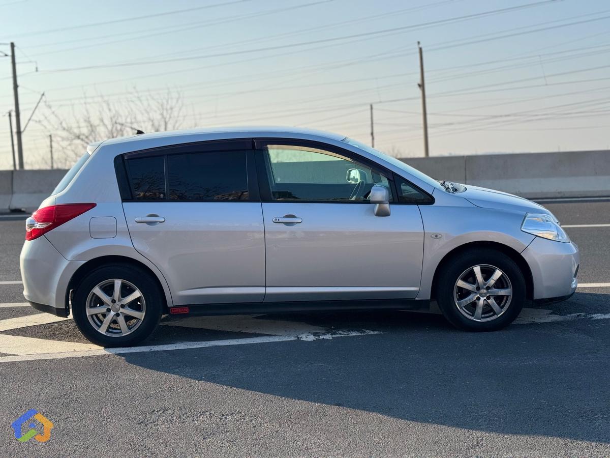 Nissan Tiida - image 6