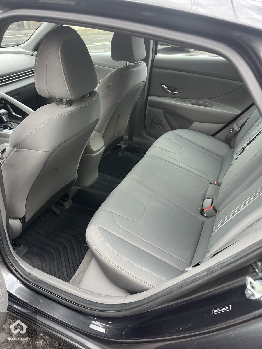 Hyundai Elantra 2022 SEL - image 12